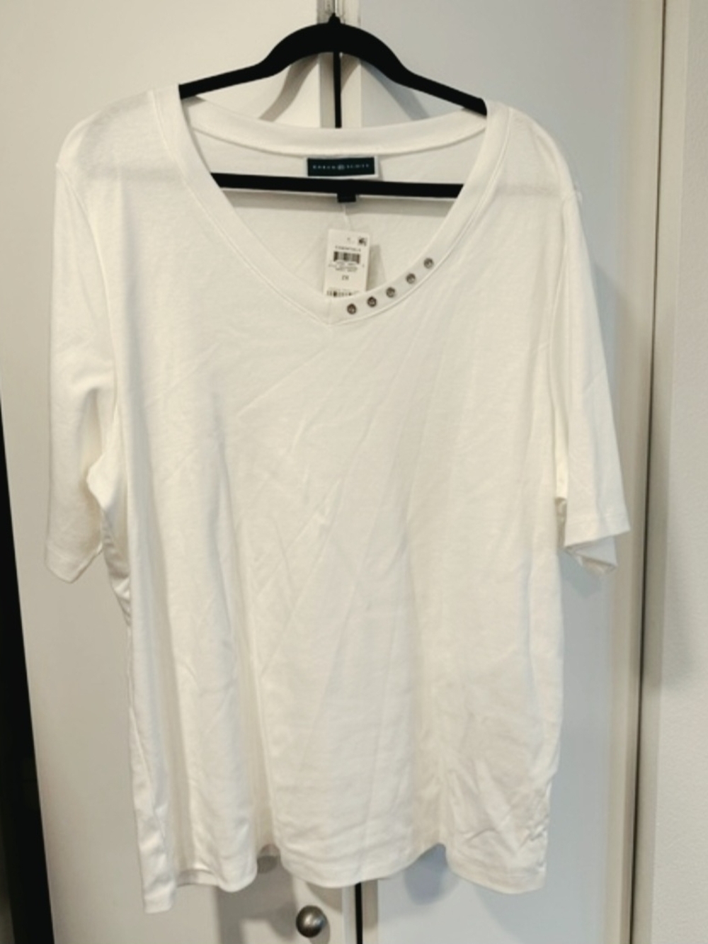 Karen Scott White Short Sleeve V-Neck Tee with Eyelet Detail 2x NWT